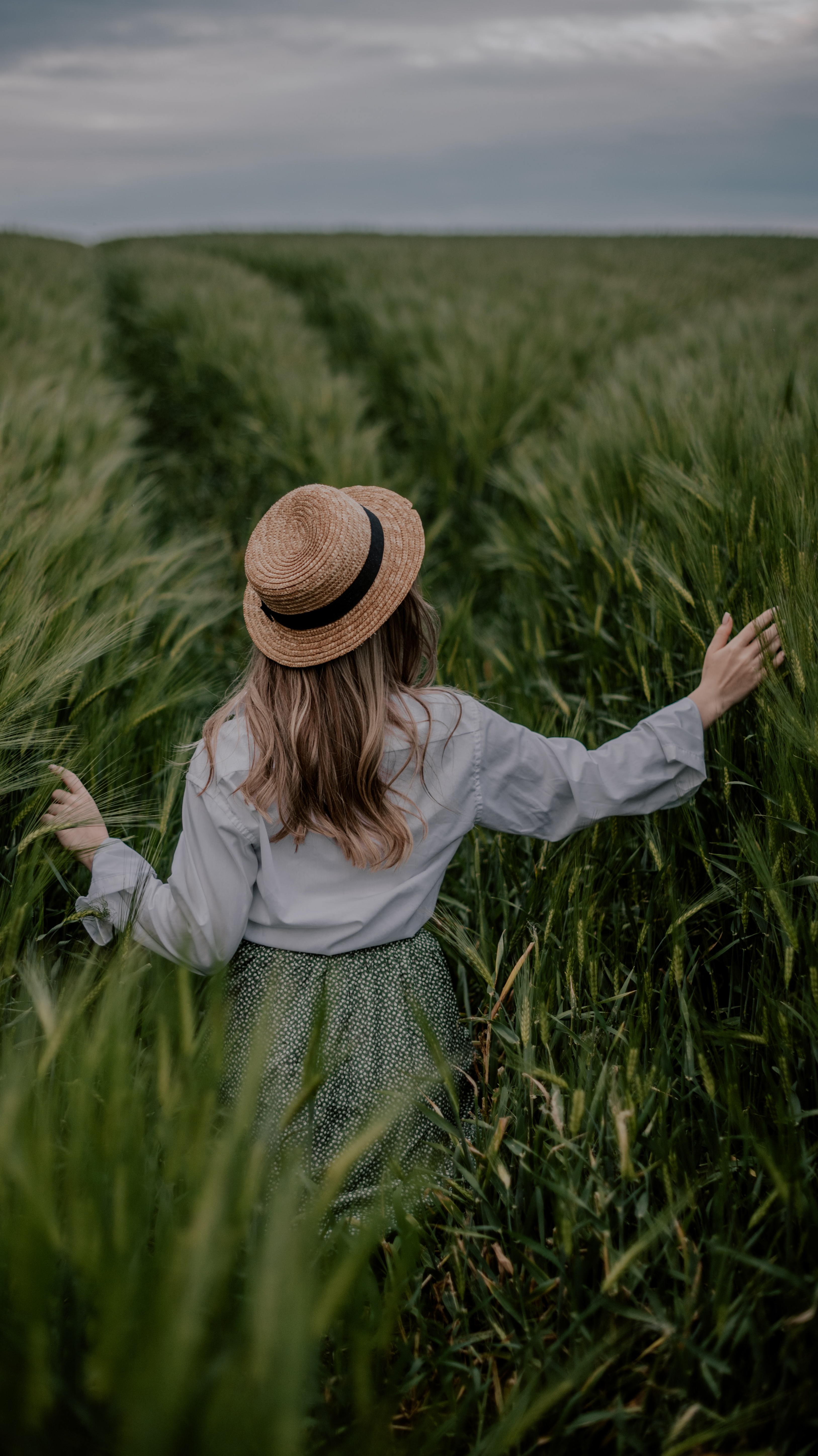 Beautiful Girl In Crops HD Iphone Android Wallpaper - by Rocky