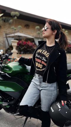 Avneet Kaur HD Iphone Android Wallpaper
