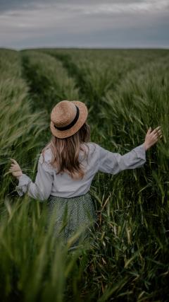 Beautiful Girl In Crops HD Iphone Android Wallpaper