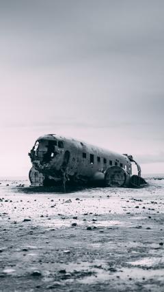 Crashed Aeroplane HD Iphone Android Wallpaper