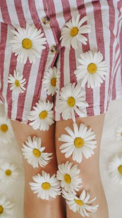 Flowers on beautiful legs HD Iphone Android Wallpaper