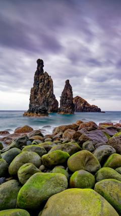Heavy Rocks Beach HD Iphone Android Wallpaper